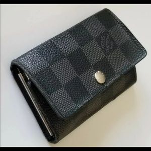 Authentic Louis Vuitton 6 ring Key Holder